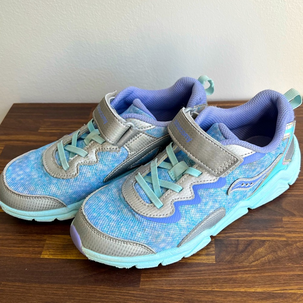 Saucony Kids Flash A/C Big Kids Size 3 Velcro Purple Blue Silver